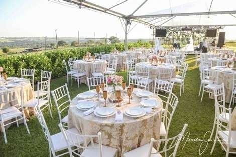 A Bela Vista Decorações oferece a sofisticada Cadeira de Ferro Empilhável Slim Tiffany Tubular Branca, uma excelente opção para casamentos, festas, recepções, eventos corporativos.