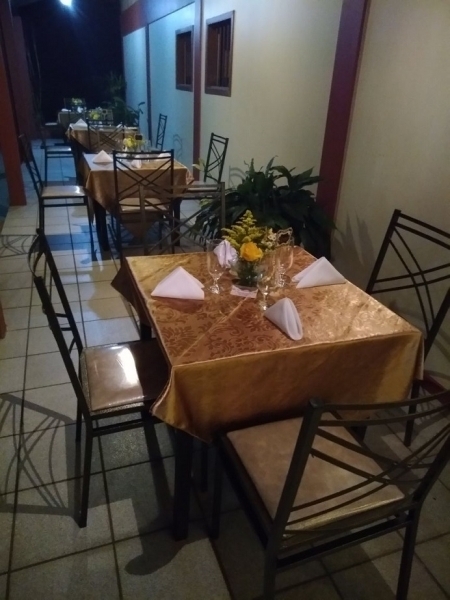 A Bela Vista Decorações oferece a elegante Cadeira de Ferro Empilhável Duplo X Dourada, uma excelente opção para casamentos, festas, recepções, eventos corporativos, buffets e empresas de locação que buscam unir sofisticação, resistência e praticidade.