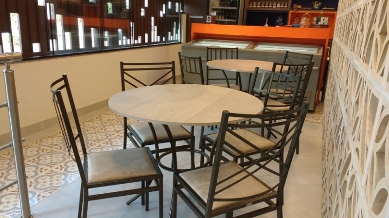 A Bela Vista Decorações oferece a elegante Cadeira de Ferro Empilhável Duplo X Dourada, uma excelente opção para casamentos, festas, recepções, eventos corporativos, buffets e empresas de locação que buscam unir sofisticação, resistência e praticidade.
