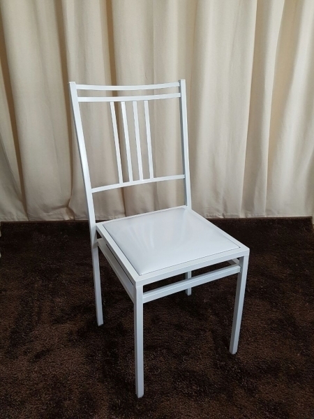A Bela Vista Decorações oferece a Cadeira de Ferro Empilhável Barcelona, uma excelente escolha para festas, casamentos, buffets, eventos corporativos e empresas de locação que buscam resistência, praticidade e elegância.