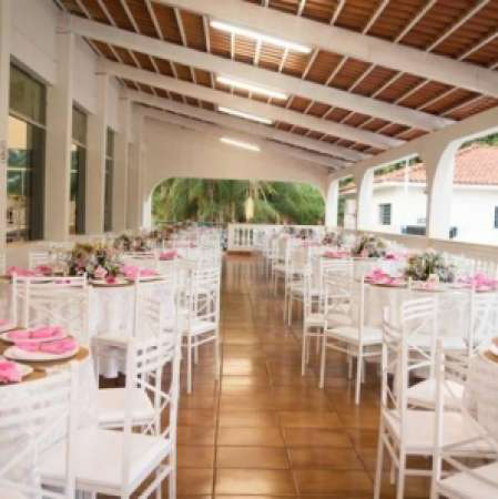 A Bela Vista Decorações oferece a Cadeira de Ferro Empilhável Três Detalhes, uma excelente escolha para festas, casamentos, buffets, eventos corporativos e empresas de locação. 