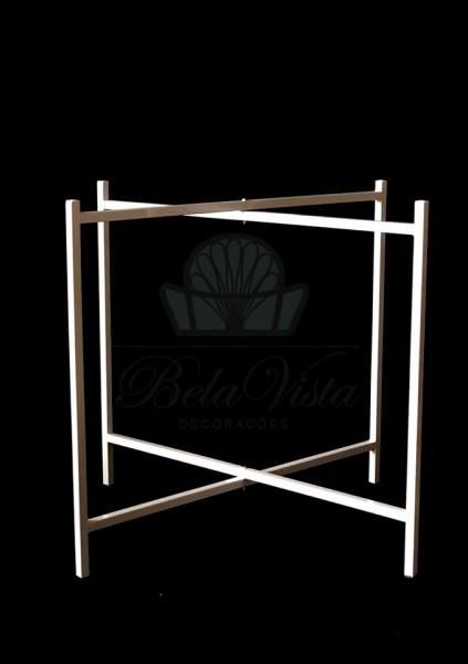 A Bela Vista Decorações oferece bases de mesa para festa dobráveis, desenvolvidas para proporcionar praticidade, resistência e facilidade no transporte e armazenamento.