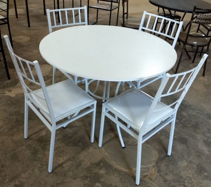 A Bela Vista Decorações oferece Mesas de Ferro para Festas, desenvolvidas para proporcionar resistência, estabilidade e excelente apresentação em eventos, buffets, casamentos, aniversários e empresas de locação.
