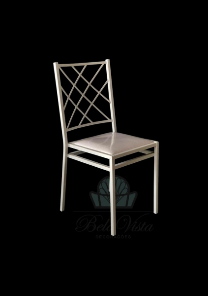 Cadeira de Ferro Empilhável para Festas, modelo Indiana metalon 20x20, com pintura eletrostática branca, com assento removível em corino Buffalo.