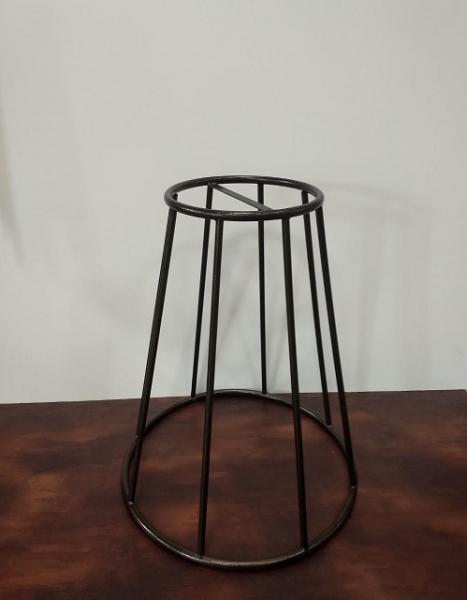 A Bela Vista Decorações oferece a Base Cone para Tampo de Mesa, uma opção moderna e resistente para compor ambientes em salões de festas, condomínios, áreas gourmet, restaurantes, eventos e residências.