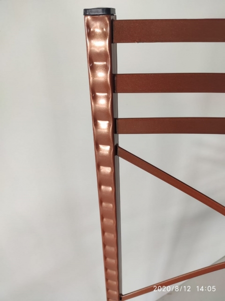 Cadeiras de Ferro Empilháveis 3D, para Festas e Locações com pintura eletrostática, disponivéis nas cores Preta, Branca, Dourado Envelhecido e Dourado Gold, com acento removível em corino Buffalo.