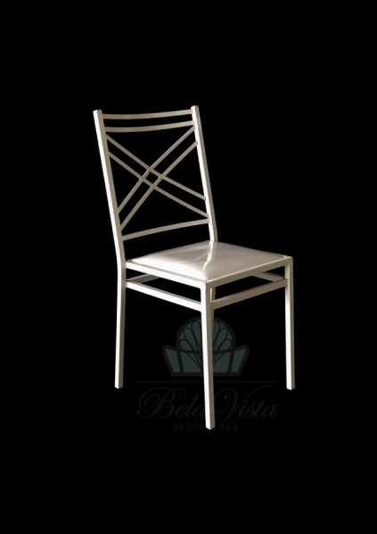Cadeira de Ferro Empilhável para Festas, modelo Duplo X metalon 20x20, com pintura eletrostática branca, com assento removível em corino Buffalo.